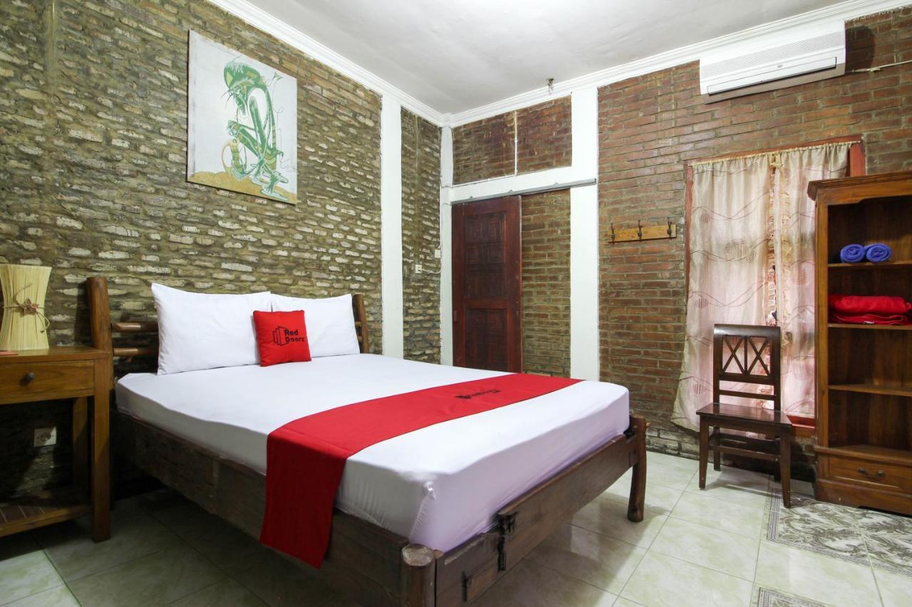 Reddoorz Near Rumah Sakit Wirosaban Salakan Exterior photo
