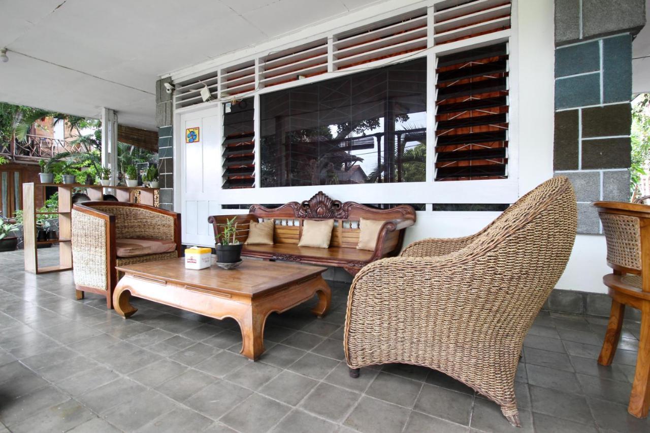 Reddoorz Near Rumah Sakit Wirosaban Salakan Exterior photo